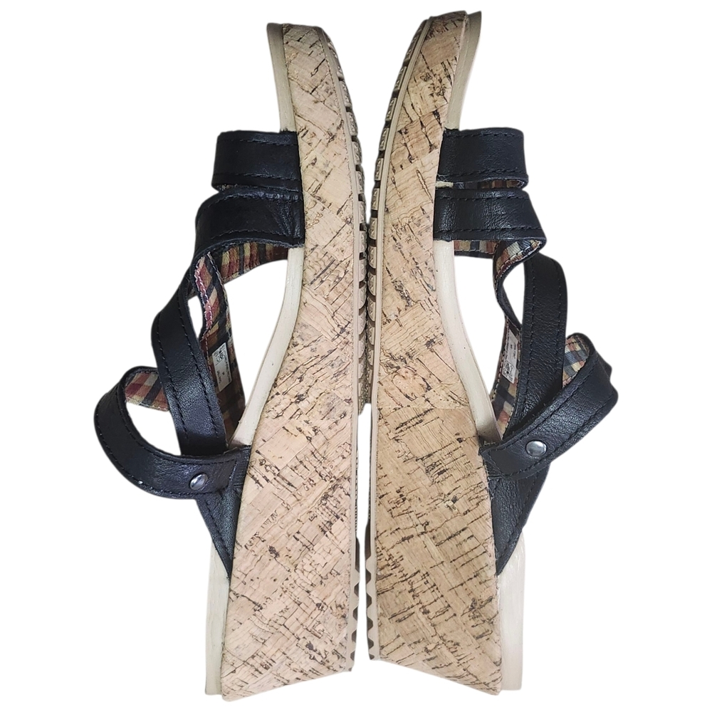 Crocs Black and Tan A-leigh Leather Wedge Sandals. Sz. 9 - Picture 6 of 8